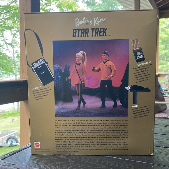 ✨ Collector Edition ~ 30th Anniversary Barbie & Ken Star Trek gift set ✨ - Picture 9 of 14